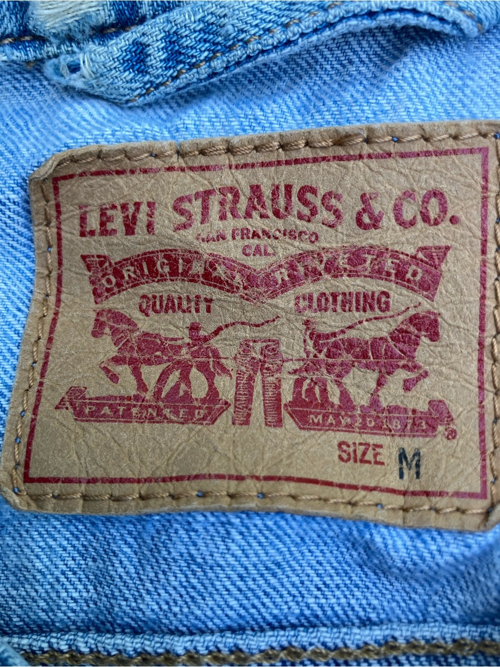 Levi's Light Blue Denim Jean Jacket Distressed Thrashed Size M - Picture 7 of 13